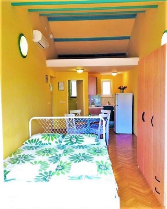 Apartments Nautilus Pula Luaran gambar